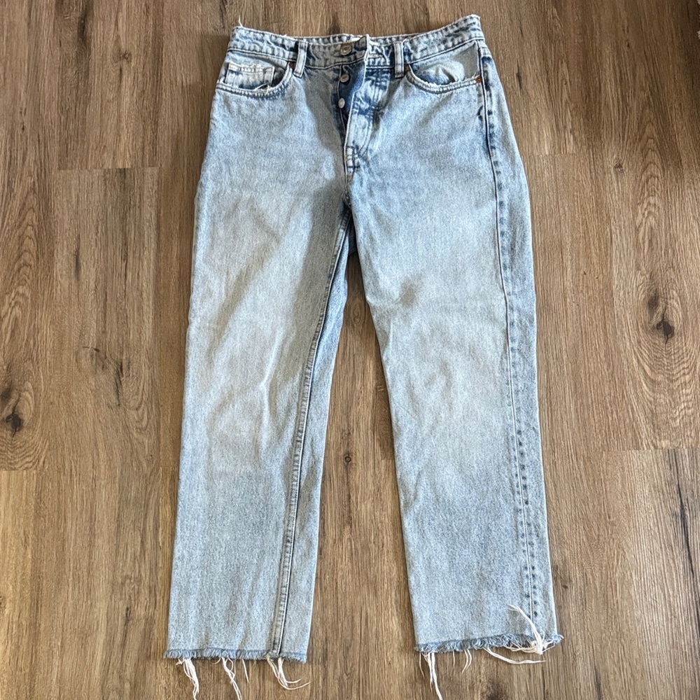 Zara Women’s Light Blue Straight Jeans
